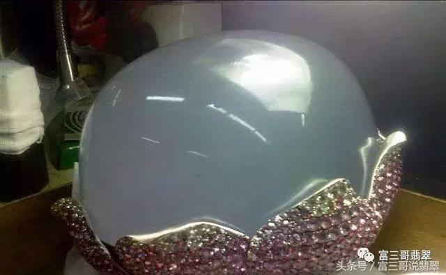 玻璃种紫罗兰翡翠价格玻璃种和冰种哪个好-第4张图片-翡翠网 玻璃种紫罗兰翡翠价格玻璃种和冰种哪个好-第4张图片-翡翠网