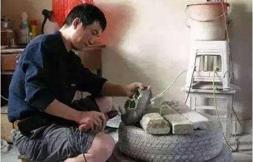 翡翠原石擦石正确手法缅甸翡翠原石可以作假吗-第2张图片-翡翠网 翡翠原石擦石正确手法缅甸翡翠原石可以作假吗-第2张图片-翡翠网