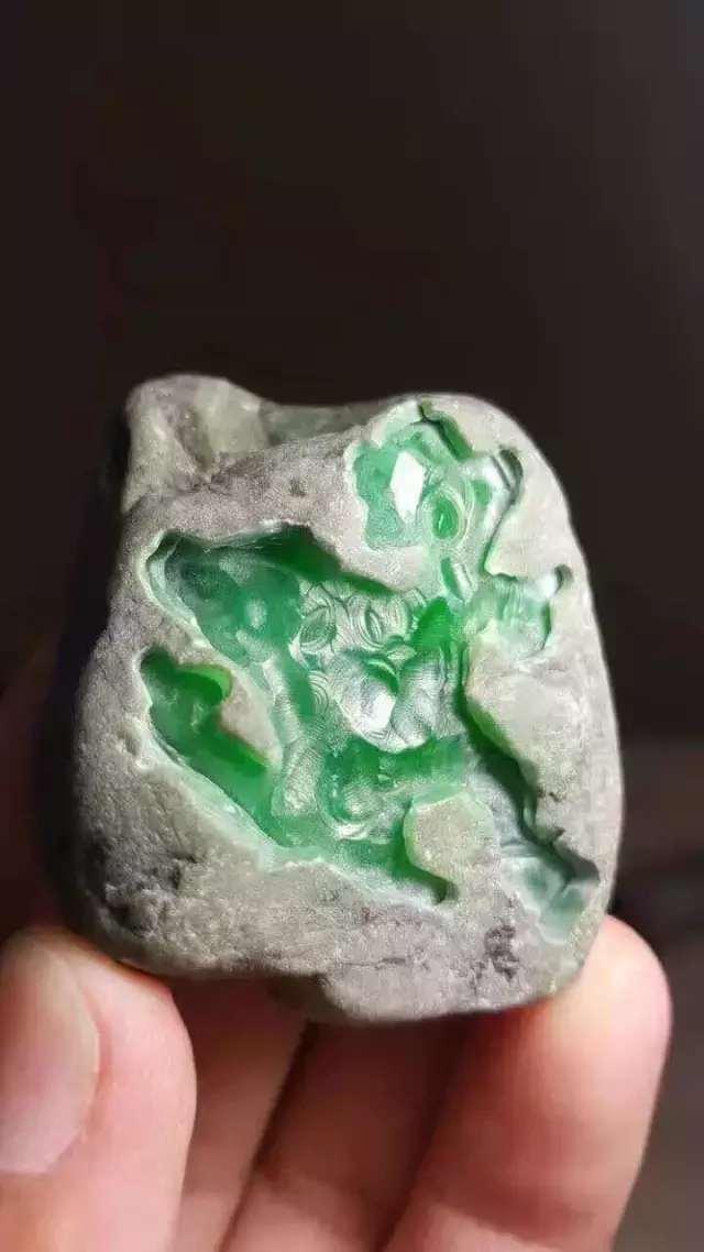 翡翠原石擦石正确手法缅甸翡翠原石可以作假吗-第9张图片-翡翠网 翡翠原石擦石正确手法缅甸翡翠原石可以作假吗-第9张图片-翡翠网