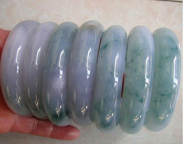 飘花翡翠手镯小视频,翡翠飘花值钱吗-第6张图片-翡翠网