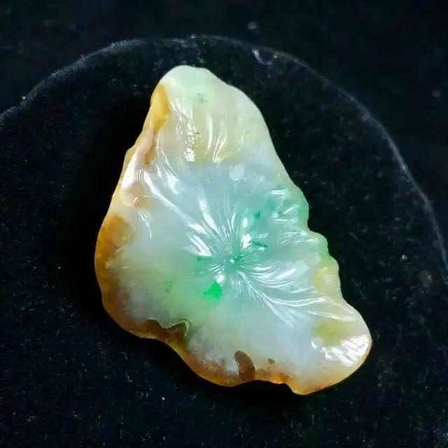 大哥五万元买的翡翠原石,淘宝翡翠原石能买吗-第5张图片-翡翠网 大哥五万元买的翡翠原石,淘宝翡翠原石能买吗-第5张图片-翡翠网