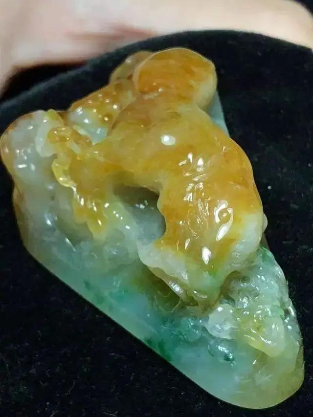 大哥五万元买的翡翠原石,淘宝翡翠原石能买吗-第7张图片-翡翠网 大哥五万元买的翡翠原石,淘宝翡翠原石能买吗-第7张图片-翡翠网