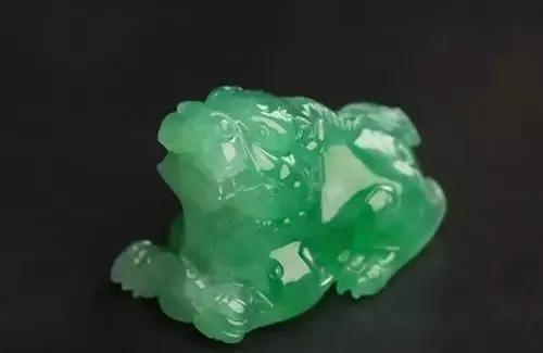 翡翠原石怎么处理好翡翠原石开窗后应该这样保养-第1张图片-翡翠网 翡翠原石怎么处理好翡翠原石开窗后应该这样保养-第1张图片-翡翠网