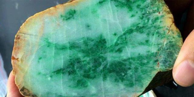 翡翠原石不用磨头怎么去皮,翡翠原石用锉刀去皮-第5张图片-翡翠网 翡翠原石不用磨头怎么去皮,翡翠原石用锉刀去皮-第5张图片-翡翠网