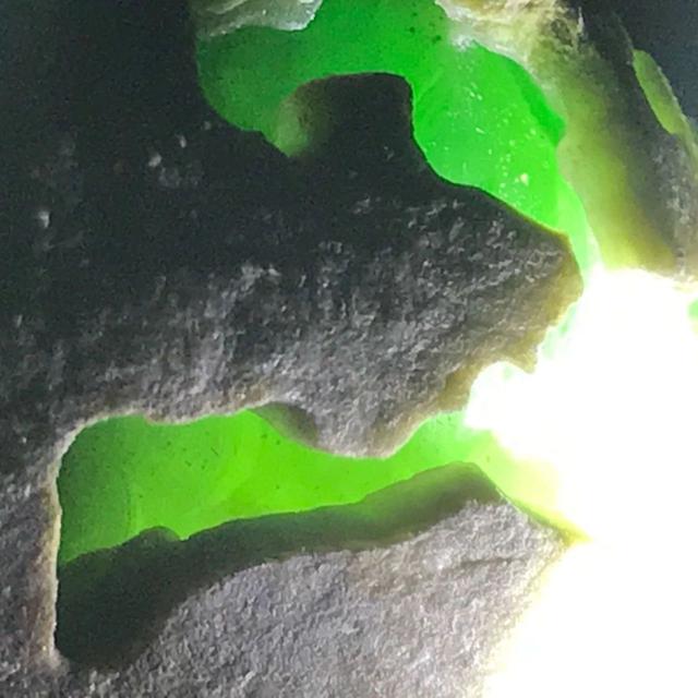 翡翠原石不用磨头怎么去皮,翡翠原石用锉刀去皮-第7张图片-翡翠网 翡翠原石不用磨头怎么去皮,翡翠原石用锉刀去皮-第7张图片-翡翠网