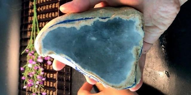 翡翠原石不用磨头怎么去皮,翡翠原石用锉刀去皮-第8张图片-翡翠网 翡翠原石不用磨头怎么去皮,翡翠原石用锉刀去皮-第8张图片-翡翠网