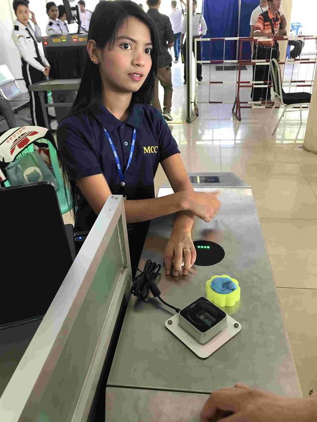 假翡翠在灯光下的图片翡翠原石毛料大全-第4张图片-翡翠网 假翡翠在灯光下的图片翡翠原石毛料大全-第4张图片-翡翠网