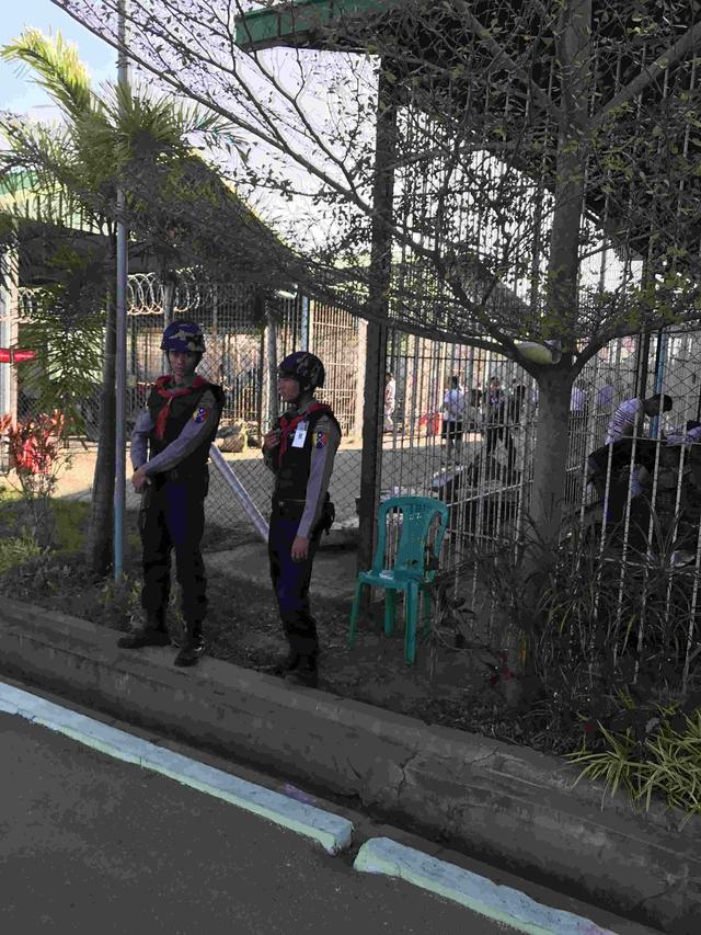 假翡翠在灯光下的图片翡翠原石毛料大全-第5张图片-翡翠网 假翡翠在灯光下的图片翡翠原石毛料大全-第5张图片-翡翠网