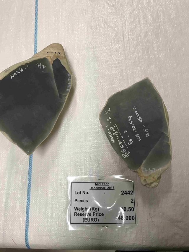 假翡翠在灯光下的图片翡翠原石毛料大全-第10张图片-翡翠网 假翡翠在灯光下的图片翡翠原石毛料大全-第10张图片-翡翠网