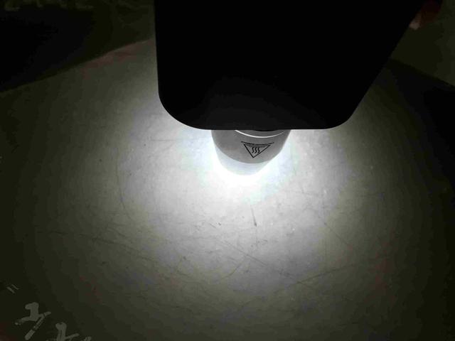 假翡翠在灯光下的图片翡翠原石毛料大全-第11张图片-翡翠网 假翡翠在灯光下的图片翡翠原石毛料大全-第11张图片-翡翠网