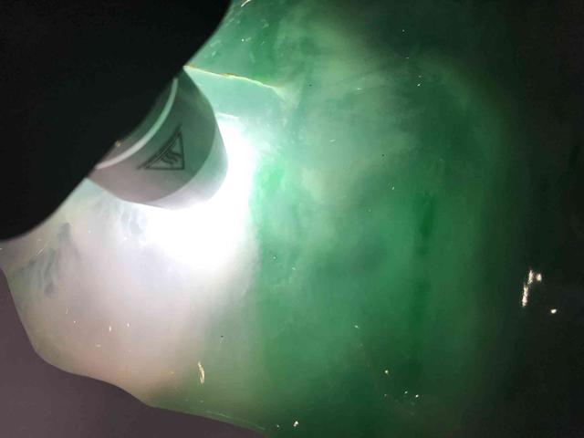 假翡翠在灯光下的图片翡翠原石毛料大全-第20张图片-翡翠网 假翡翠在灯光下的图片翡翠原石毛料大全-第20张图片-翡翠网