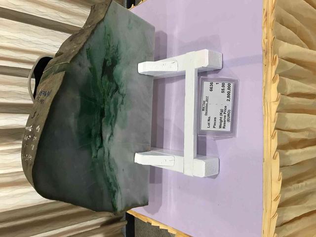 假翡翠在灯光下的图片翡翠原石毛料大全-第22张图片-翡翠网 假翡翠在灯光下的图片翡翠原石毛料大全-第22张图片-翡翠网