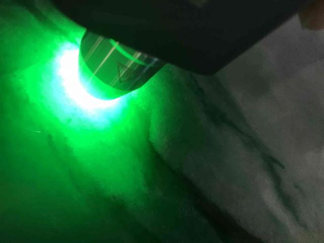 假翡翠在灯光下的图片翡翠原石毛料大全-第23张图片-翡翠网 假翡翠在灯光下的图片翡翠原石毛料大全-第23张图片-翡翠网