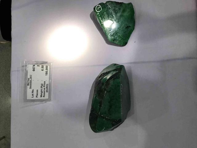 假翡翠在灯光下的图片翡翠原石毛料大全-第25张图片-翡翠网 假翡翠在灯光下的图片翡翠原石毛料大全-第25张图片-翡翠网