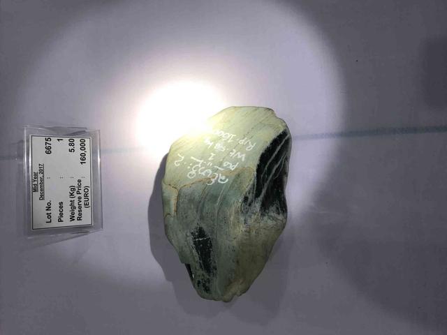 假翡翠在灯光下的图片翡翠原石毛料大全-第27张图片-翡翠网 假翡翠在灯光下的图片翡翠原石毛料大全-第27张图片-翡翠网