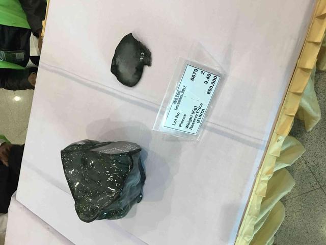 假翡翠在灯光下的图片翡翠原石毛料大全-第34张图片-翡翠网 假翡翠在灯光下的图片翡翠原石毛料大全-第34张图片-翡翠网