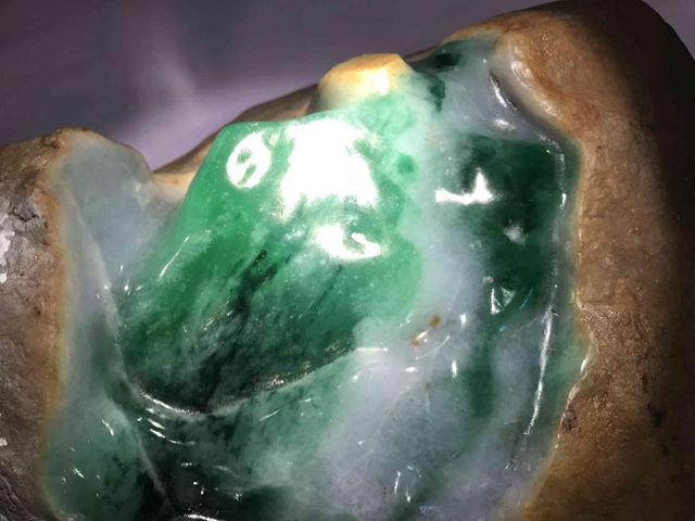 假翡翠在灯光下的图片翡翠原石毛料大全-第37张图片-翡翠网 假翡翠在灯光下的图片翡翠原石毛料大全-第37张图片-翡翠网