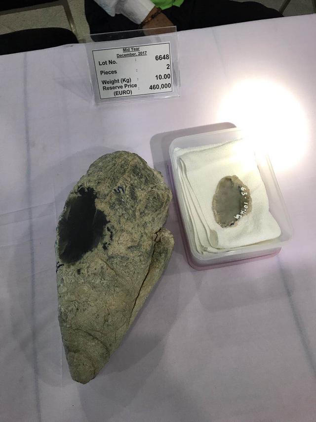 假翡翠在灯光下的图片翡翠原石毛料大全-第42张图片-翡翠网 假翡翠在灯光下的图片翡翠原石毛料大全-第42张图片-翡翠网