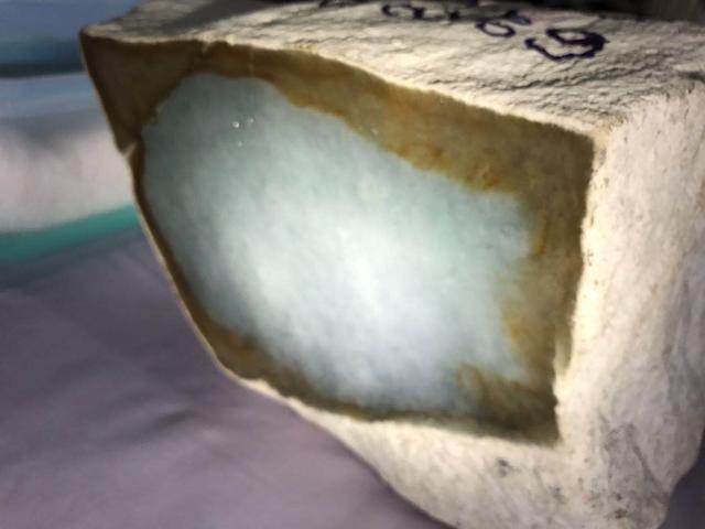 假翡翠在灯光下的图片翡翠原石毛料大全-第46张图片-翡翠网 假翡翠在灯光下的图片翡翠原石毛料大全-第46张图片-翡翠网