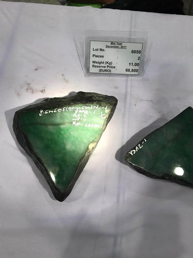 假翡翠在灯光下的图片翡翠原石毛料大全-第53张图片-翡翠网 假翡翠在灯光下的图片翡翠原石毛料大全-第53张图片-翡翠网