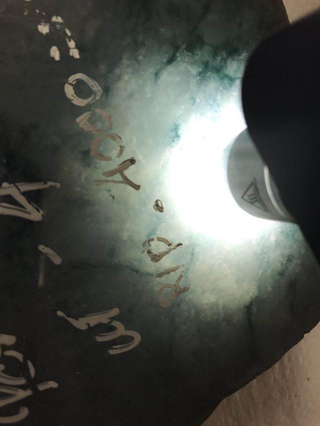 假翡翠在灯光下的图片翡翠原石毛料大全-第57张图片-翡翠网 假翡翠在灯光下的图片翡翠原石毛料大全-第57张图片-翡翠网