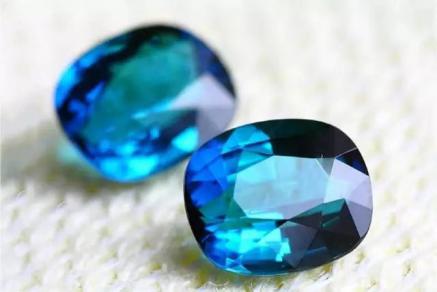 琥珀翡翠姐妹比岛仙翡翠百科知识-第3张图片-翡翠网 琥珀翡翠姐妹比岛仙翡翠百科知识-第3张图片-翡翠网