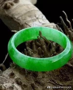 翡翠手镯销售专业知识怎样给顾客介绍翡翠手镯-第77张图片-翡翠网 翡翠手镯销售专业知识怎样给顾客介绍翡翠手镯-第77张图片-翡翠网