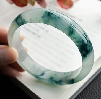 深绿飘花翡翠手镯图片,假飘花玉镯图片-第2张图片-翡翠网