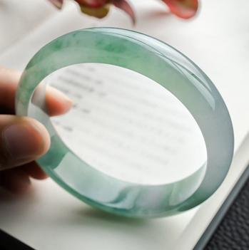 深绿飘花翡翠手镯图片,假飘花玉镯图片-第3张图片-翡翠网