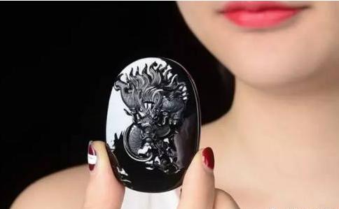 翡翠吊牌知识介绍,介绍翡翠的专业知识-第3张图片-翡翠网 翡翠吊牌知识介绍,介绍翡翠的专业知识-第3张图片-翡翠网