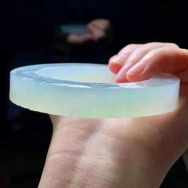 晴底翡翠手镯的图片冰情翡翠图片-第1张图片-翡翠网 晴底翡翠手镯的图片冰情翡翠图片-第1张图片-翡翠网