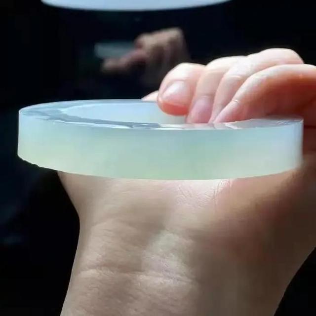 晴底翡翠手镯的图片冰情翡翠图片-第2张图片-翡翠网 晴底翡翠手镯的图片冰情翡翠图片-第2张图片-翡翠网