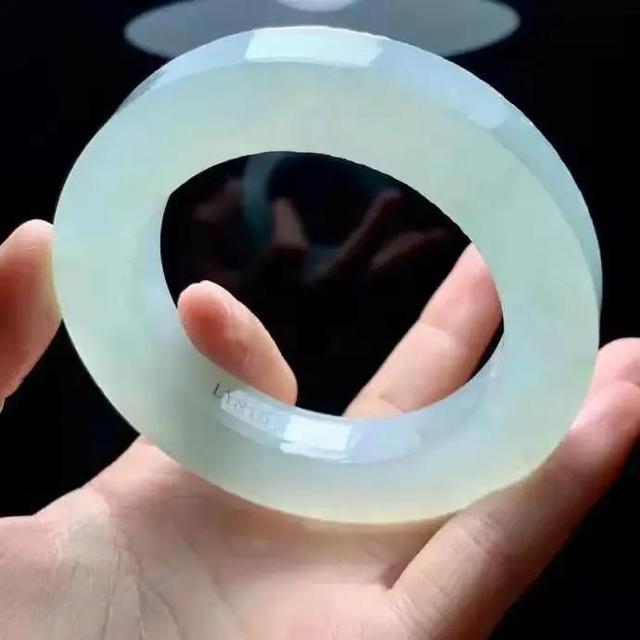 晴底翡翠手镯的图片冰情翡翠图片-第4张图片-翡翠网 晴底翡翠手镯的图片冰情翡翠图片-第4张图片-翡翠网