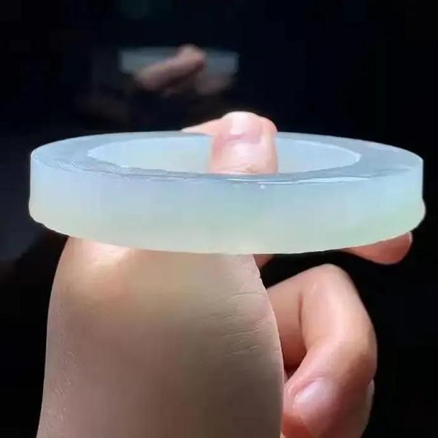 晴底翡翠手镯的图片冰情翡翠图片-第5张图片-翡翠网 晴底翡翠手镯的图片冰情翡翠图片-第5张图片-翡翠网