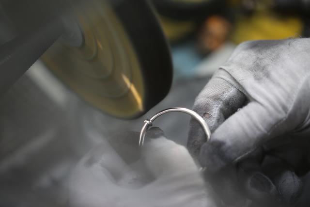 深圳哪里有修翡翠手镯的深圳翡翠镶嵌哪里好-第1张图片-翡翠网 深圳哪里有修翡翠手镯的深圳翡翠镶嵌哪里好-第1张图片-翡翠网