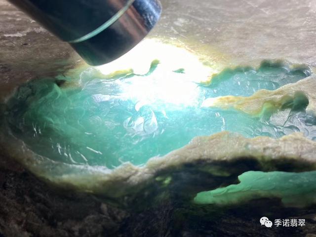 高冰种翡翠介绍,高冰种翡翠原石一般多钱-第8张图片-翡翠网