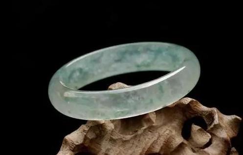 32种翡翠颜色等级排名,翡翠认主人一般要多久-第22张图片-翡翠网 32种翡翠颜色等级排名,翡翠认主人一般要多久-第22张图片-翡翠网