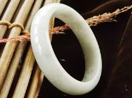 32种翡翠颜色等级排名,翡翠认主人一般要多久-第24张图片-翡翠网 32种翡翠颜色等级排名,翡翠认主人一般要多久-第24张图片-翡翠网