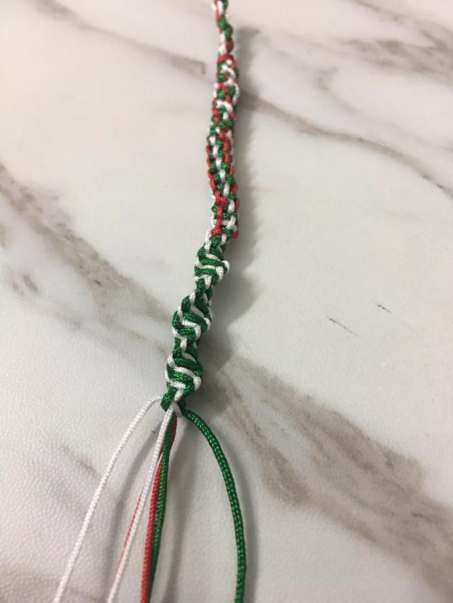 翡翠路路通手镯编织教程,翡翠路路通吊坠男士款-第5张图片-翡翠网 翡翠路路通手镯编织教程,翡翠路路通吊坠男士款-第5张图片-翡翠网