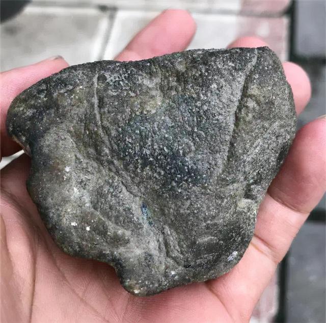 翡翠小块原石厂口翡翠原石十大场口详解-第6张图片-翡翠网 翡翠小块原石厂口翡翠原石十大场口详解-第6张图片-翡翠网