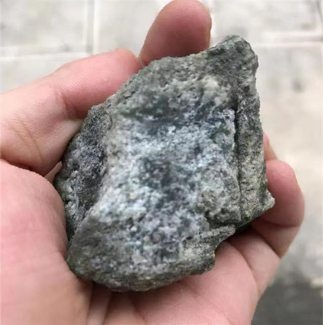 翡翠小块原石厂口翡翠原石十大场口详解-第7张图片-翡翠网 翡翠小块原石厂口翡翠原石十大场口详解-第7张图片-翡翠网