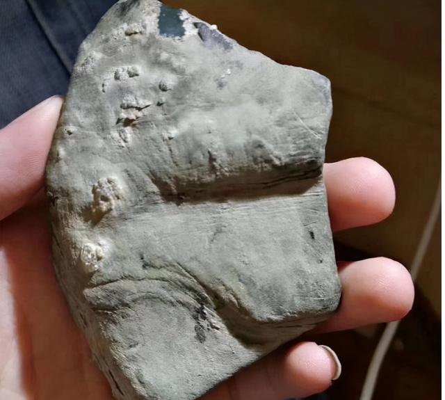 翡翠小块原石厂口翡翠原石十大场口详解-第11张图片-翡翠网 翡翠小块原石厂口翡翠原石十大场口详解-第11张图片-翡翠网