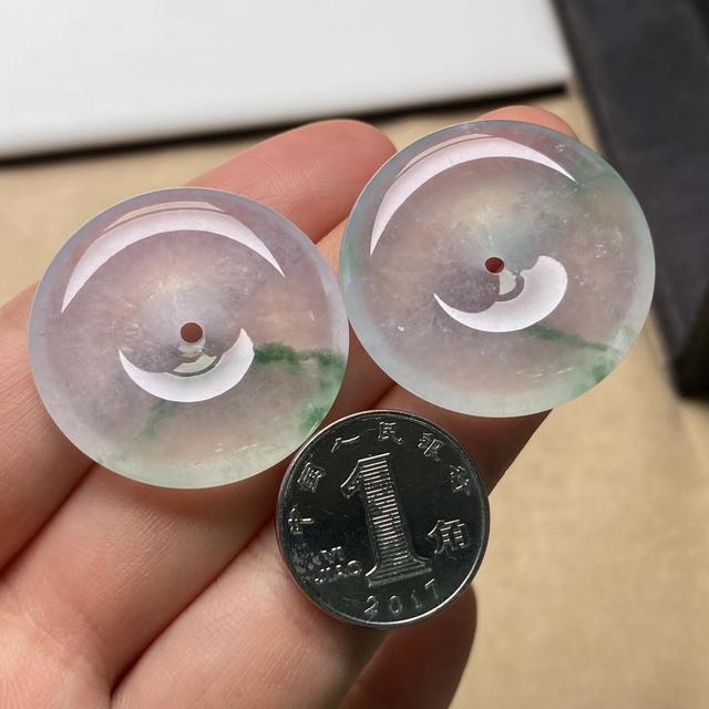 翡翠平安牌图片及价格,翡翠牌价格是多少-第3张图片-翡翠网 翡翠平安牌图片及价格,翡翠牌价格是多少-第3张图片-翡翠网