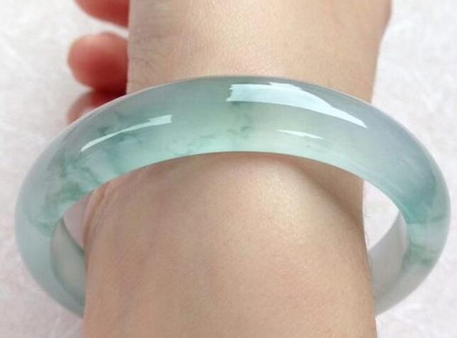 紫罗兰翡翠手镯翡翠手镯荧光怎么看-第3张图片-翡翠网 紫罗兰翡翠手镯翡翠手镯荧光怎么看-第3张图片-翡翠网