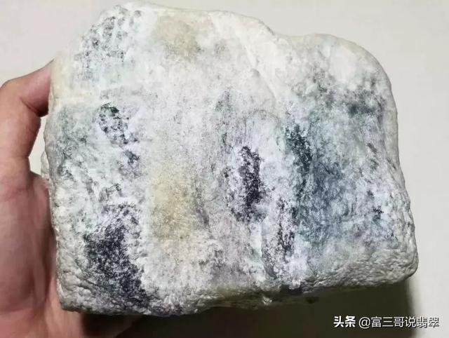 翡翠原石脱沙肉质扒了壳的翡翠值钱吗-第1张图片-翡翠网 翡翠原石脱沙肉质扒了壳的翡翠值钱吗-第1张图片-翡翠网