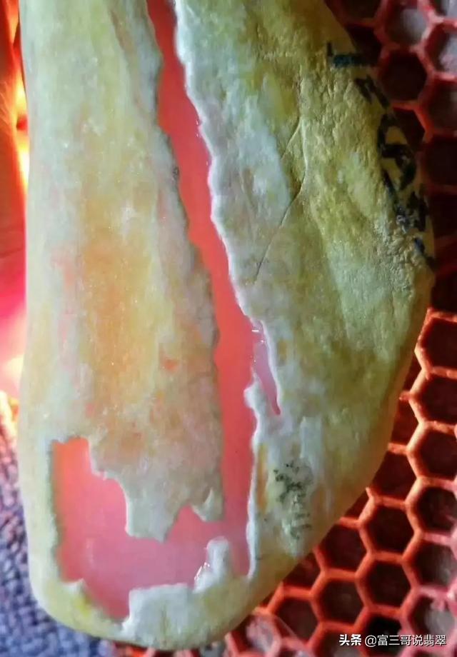 翡翠原石脱沙肉质扒了壳的翡翠值钱吗-第4张图片-翡翠网 翡翠原石脱沙肉质扒了壳的翡翠值钱吗-第4张图片-翡翠网