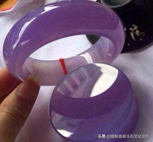 翡翠鉴赏与收藏知识,翡翠颜色等级和图片-第3张图片-翡翠网 翡翠鉴赏与收藏知识,翡翠颜色等级和图片-第3张图片-翡翠网