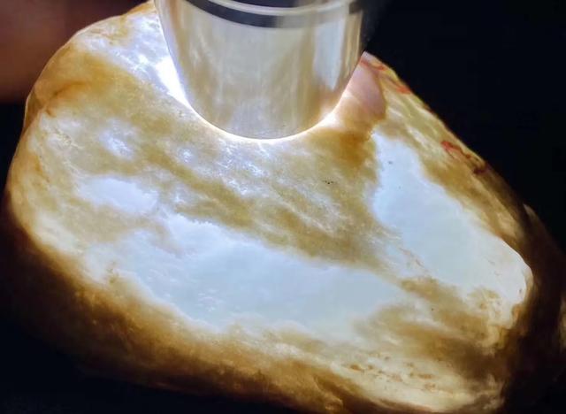 木那原石种嫩的表现,翡翠原石包浆有什么表现-第4张图片-翡翠网 木那原石种嫩的表现,翡翠原石包浆有什么表现-第4张图片-翡翠网