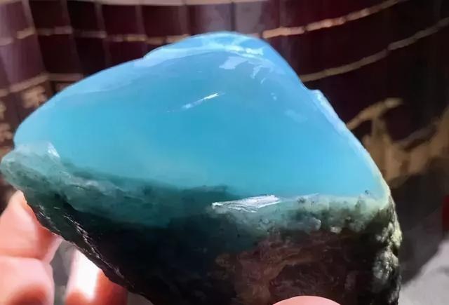 翡翠原石赌石视频8千的天空蓝翡翠原石视频-第4张图片-翡翠网 翡翠原石赌石视频8千的天空蓝翡翠原石视频-第4张图片-翡翠网