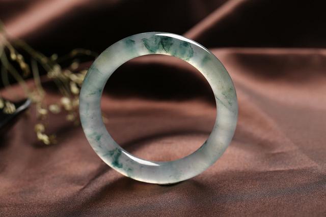 翡翠手镯合格证上面没有标什么货翡翠手镯到什么部门复检-第2张图片-翡翠网 翡翠手镯合格证上面没有标什么货翡翠手镯到什么部门复检-第2张图片-翡翠网